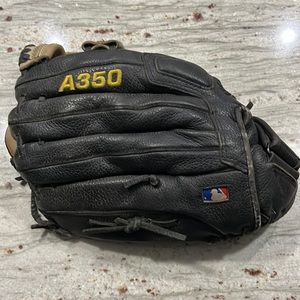 Wilson Leather Baseball Glove.